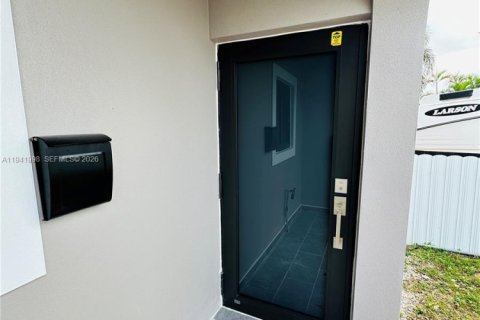 Touwnhouse à vendre à Hialeah, Floride: 2 chambres, 116.13 m2 № 1999362 - photo 3