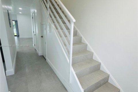 Touwnhouse à vendre à Hialeah, Floride: 2 chambres, 116.13 m2 № 1999362 - photo 4
