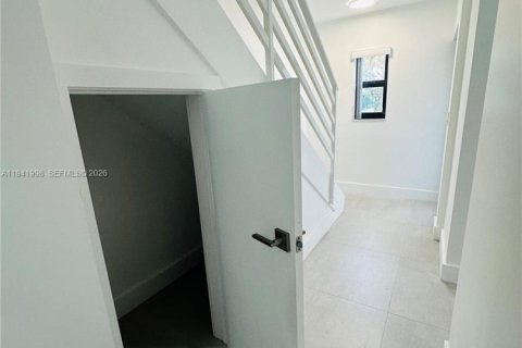 Touwnhouse à vendre à Hialeah, Floride: 2 chambres, 116.13 m2 № 1999362 - photo 9