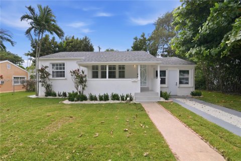 Casa en venta en Miami, Florida, 4 dormitorios, 128.02 m2 № 1968745 - foto 1