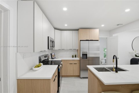Casa en venta en Miami, Florida, 4 dormitorios, 128.02 m2 № 1968745 - foto 10