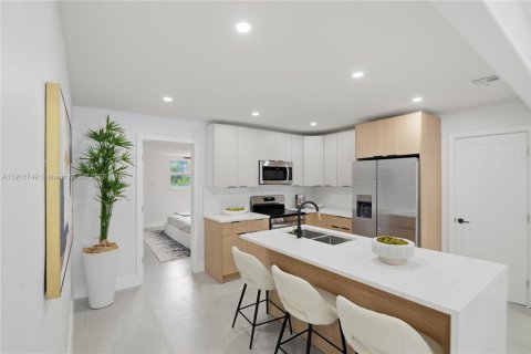 Casa en venta en Miami, Florida, 4 dormitorios, 128.02 m2 № 1968745 - foto 7