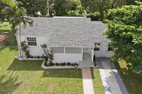 Casa en venta en Miami, Florida, 4 dormitorios, 128.02 m2 № 1968745 - foto 2
