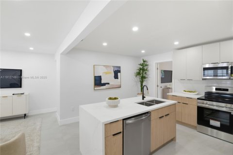 Casa en venta en Miami, Florida, 4 dormitorios, 128.02 m2 № 1968745 - foto 11