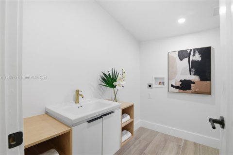 Casa en venta en Miami, Florida, 4 dormitorios, 128.02 m2 № 1968745 - foto 27