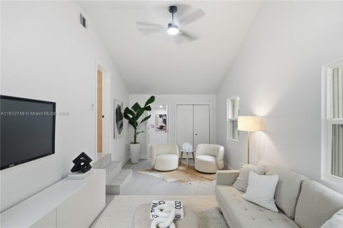 Casa en venta en Miami, Florida, 4 dormitorios, 128.02 m2 № 1968745 - foto 24