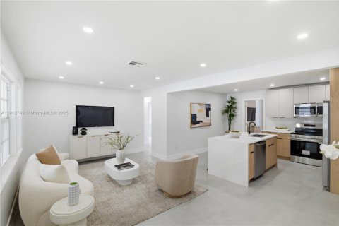 Casa en venta en Miami, Florida, 4 dormitorios, 128.02 m2 № 1968745 - foto 3