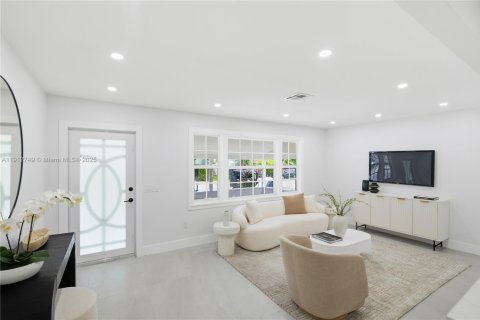 Casa en venta en Miami, Florida, 4 dormitorios, 128.02 m2 № 1968745 - foto 4
