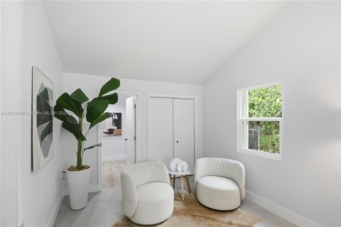 Casa en venta en Miami, Florida, 4 dormitorios, 128.02 m2 № 1968745 - foto 25