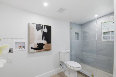 Casa en venta en Miami, Florida, 4 dormitorios, 128.02 m2 № 1968745 - foto 28