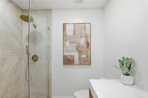 Casa en venta en Miami, Florida, 4 dormitorios, 128.02 m2 № 1968745 - foto 17