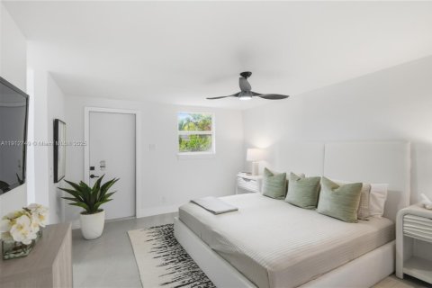 Casa en venta en Miami, Florida, 4 dormitorios, 128.02 m2 № 1968745 - foto 13