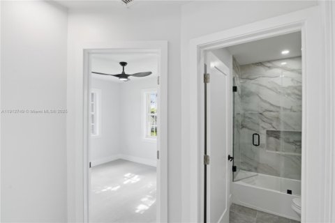 Casa en venta en Miami, Florida, 4 dormitorios, 128.02 m2 № 1968745 - foto 18