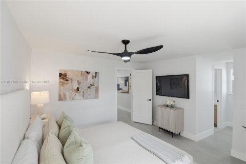 Casa en venta en Miami, Florida, 4 dormitorios, 128.02 m2 № 1968745 - foto 15