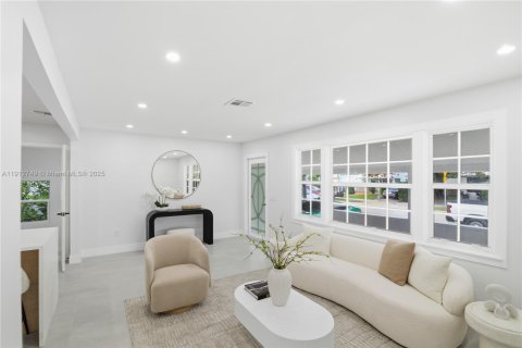 Casa en venta en Miami, Florida, 4 dormitorios, 128.02 m2 № 1968745 - foto 5