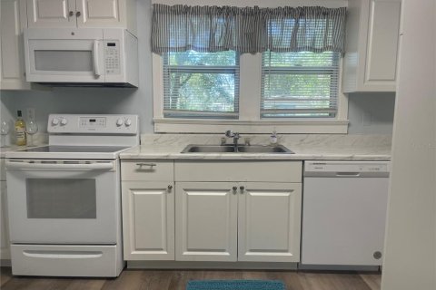 House in Ocala, Florida 2 bedrooms, 69.68 sq.m. № 1654583 - photo 12