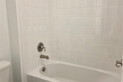 Casa en alquiler en Orlando, Florida, 4 dormitorios, 176.42 m2 № 1902246 - foto 8