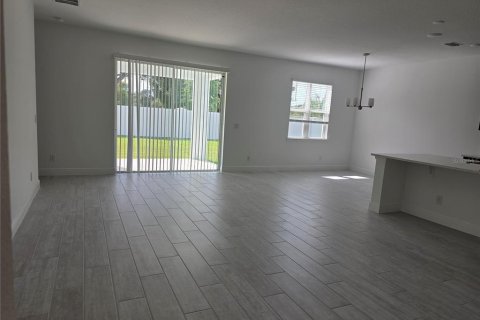 Casa en alquiler en Orlando, Florida, 4 dormitorios, 176.42 m2 № 1902246 - foto 3