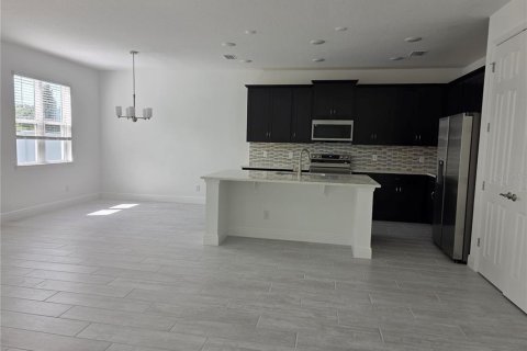 Casa en alquiler en Orlando, Florida, 4 dormitorios, 176.42 m2 № 1902246 - foto 4