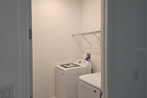 Casa en alquiler en Orlando, Florida, 4 dormitorios, 176.42 m2 № 1902246 - foto 11