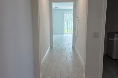 Casa en alquiler en Orlando, Florida, 4 dormitorios, 176.42 m2 № 1902246 - foto 2