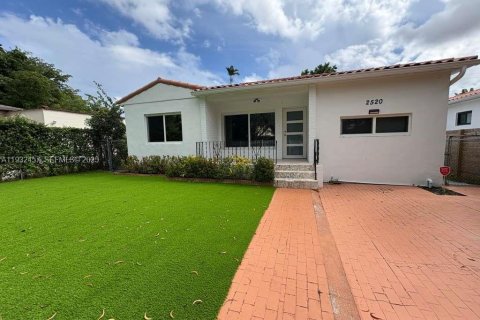 Снять в аренду виллу или дом в Майами, Флорида 3 спальни, 149.11м2, № 1990846 - фото 30