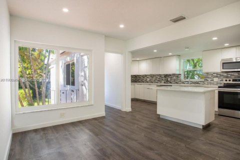 Снять в аренду виллу или дом в Майами, Флорида 3 спальни, 149.11м2, № 1990846 - фото 7