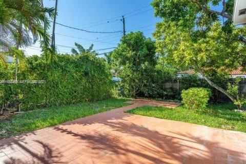 Снять в аренду виллу или дом в Майами, Флорида 3 спальни, 149.11м2, № 1990846 - фото 21