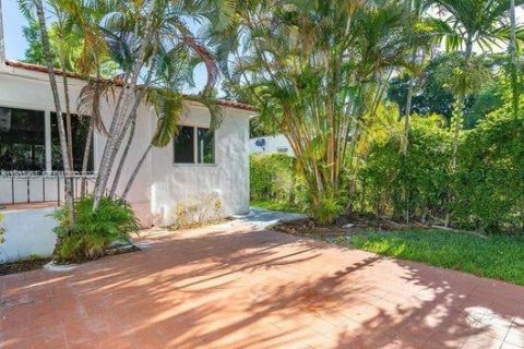 Снять в аренду виллу или дом в Майами, Флорида 3 спальни, 149.11м2, № 1990846 - фото 22