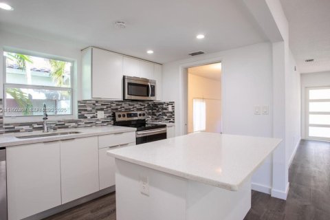 Снять в аренду виллу или дом в Майами, Флорида 3 спальни, 149.11м2, № 1990846 - фото 9