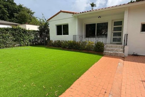 Снять в аренду виллу или дом в Майами, Флорида 3 спальни, 149.11м2, № 1990846 - фото 27