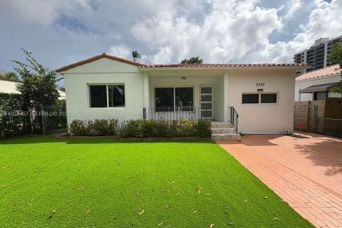 Снять в аренду виллу или дом в Майами, Флорида 3 спальни, 149.11м2, № 1990846 - фото 29