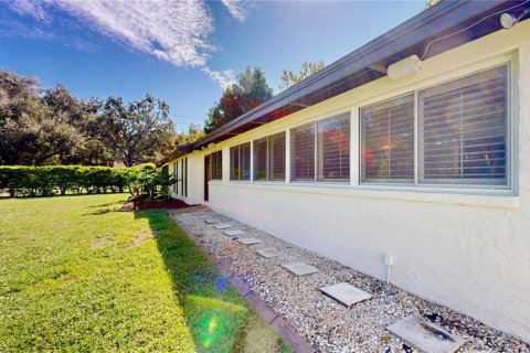 House in Windermere, Florida 4 bedrooms, 280.38 sq.m. № 2426972 - photo 29