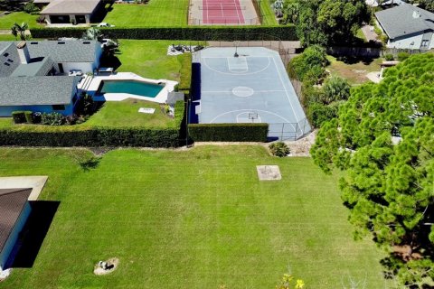 House in Windermere, Florida 4 bedrooms, 280.38 sq.m. № 2426972 - photo 4
