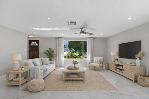House in New Port Richey, Florida 2 bedrooms, 103.68 sq.m. № 2114203 - photo 7