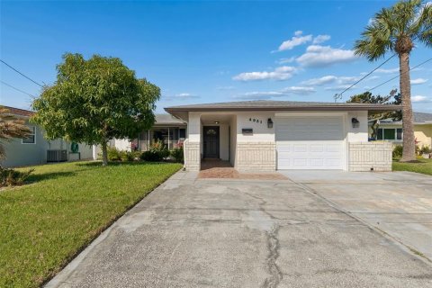House in New Port Richey, Florida 2 bedrooms, 103.68 sq.m. № 2114203 - photo 4
