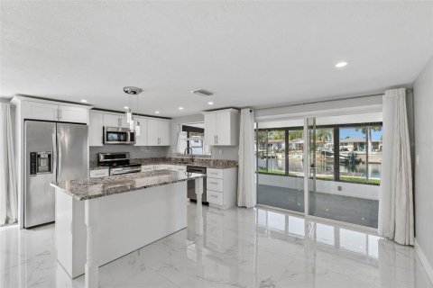 House in New Port Richey, Florida 2 bedrooms, 103.68 sq.m. № 2114203 - photo 15