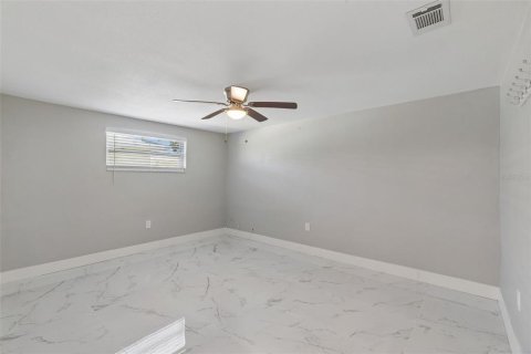 House in New Port Richey, Florida 2 bedrooms, 103.68 sq.m. № 2114203 - photo 21