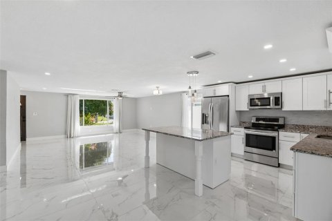 House in New Port Richey, Florida 2 bedrooms, 103.68 sq.m. № 2114203 - photo 14