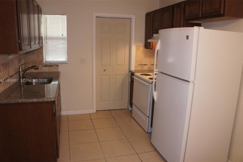 Propiedad comercial en venta en Lake Worth, Florida, 566.7 m2 № 2030656 - foto 10