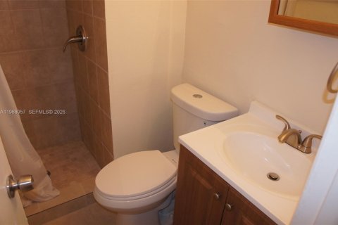 Propiedad comercial en venta en Lake Worth, Florida, 566.7 m2 № 2030656 - foto 13