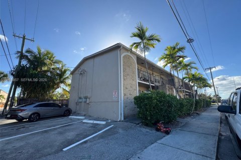 Propiedad comercial en venta en Lake Worth, Florida, 566.7 m2 № 2030656 - foto 9