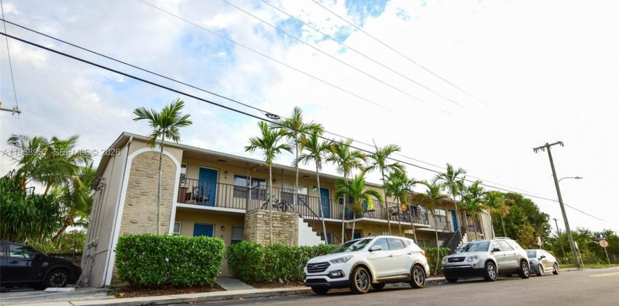 Propiedad comercial en Lake Worth, Florida 566.7 m2 № 2030656