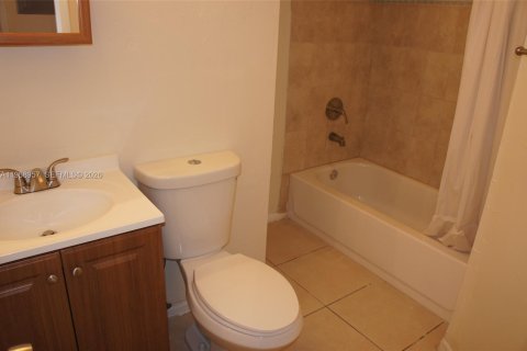 Propiedad comercial en venta en Lake Worth, Florida, 566.7 m2 № 2030656 - foto 14