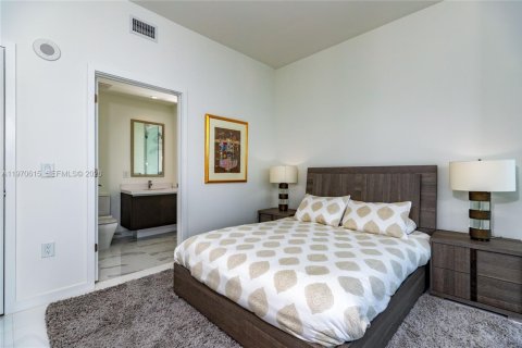 Condo in Miami, Florida, 3 bedrooms  № 2052912 - photo 18