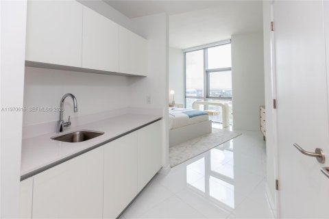 Condo in Miami, Florida, 3 bedrooms  № 2052912 - photo 21
