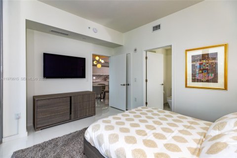 Condo in Miami, Florida, 3 bedrooms  № 2052912 - photo 19