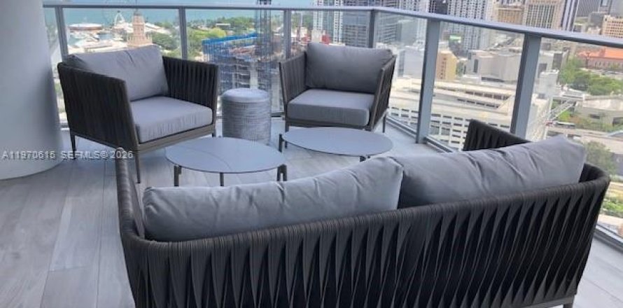 Condo in Miami, Florida, 3 bedrooms  № 2052912