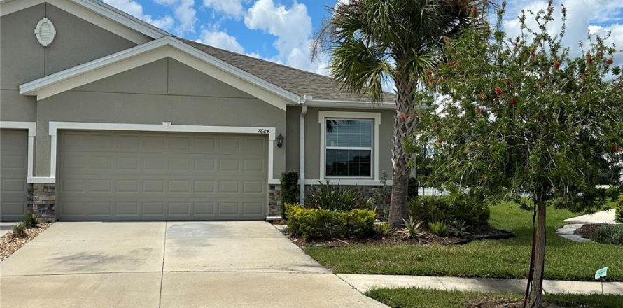 Villa ou maison à Wesley Chapel, Floride 3 chambres, 145.39 m2 № 2399384