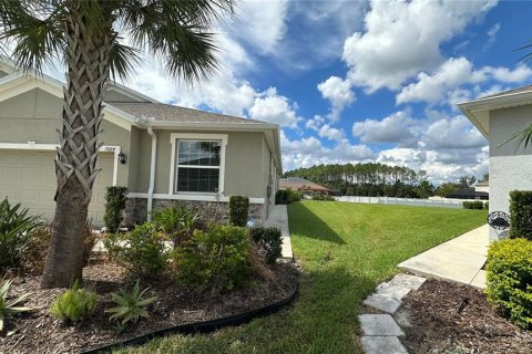 Villa ou maison à louer à Wesley Chapel, Floride: 3 chambres, 145.39 m2 № 2399384 - photo 2